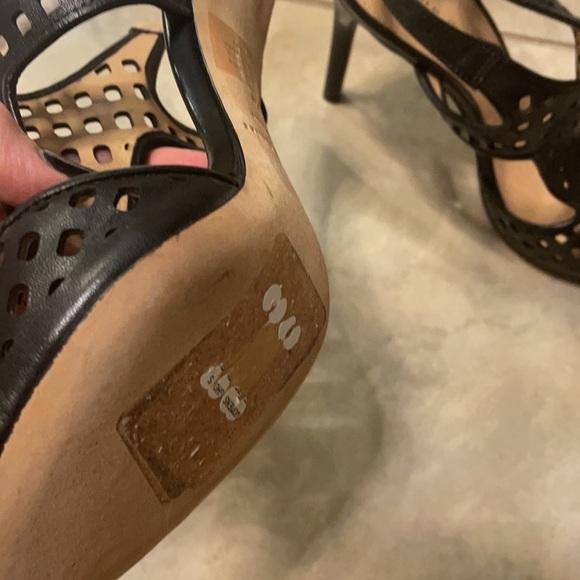 NEW Bettye Muller GENUINE leather open tie sandles.Black size 7M cut out design - Picture 3 of 9